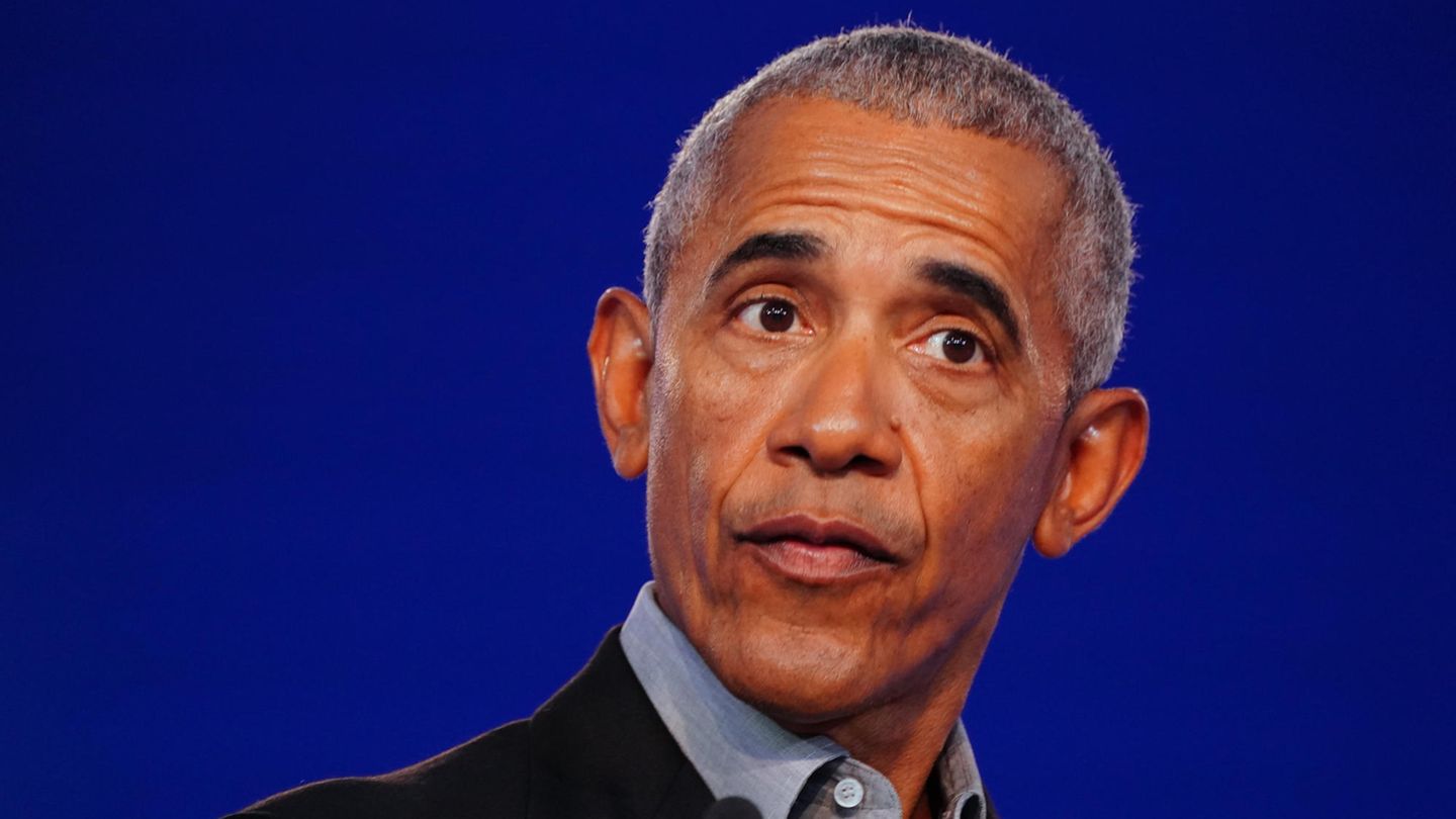Barack Obama mit hoch gezogenen Augenbrauen