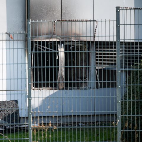 Brandspuren an der geplanten Unterkunft für geflüchtete Menschen im früheren "Spreehotel" in Bautzen