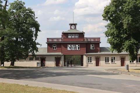 Unbekannte hinterlassen Hakenkreuz-Schmierereien beim ehemaligen KZ Buchenwald