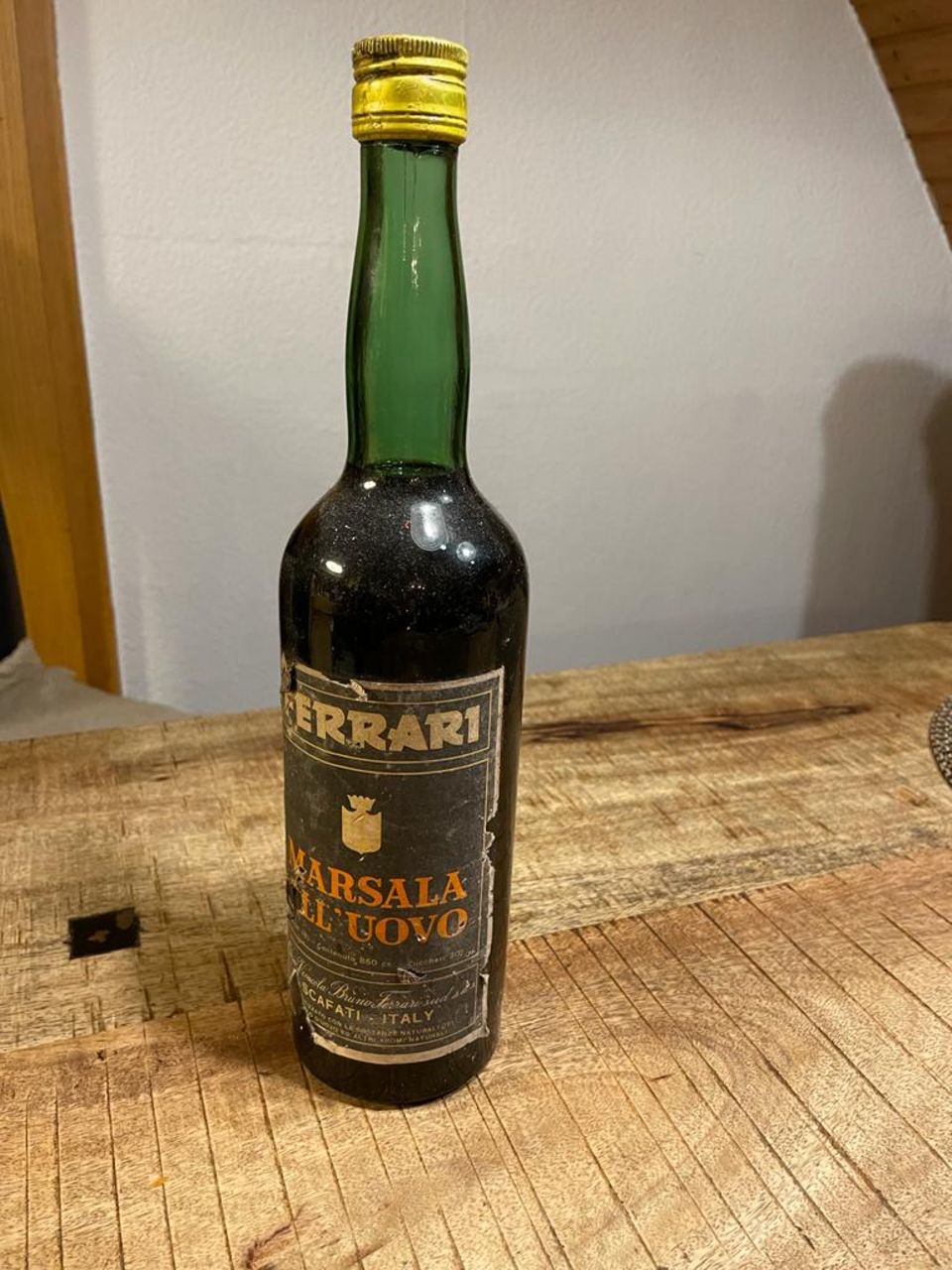 Alte Flasche Ferrari-Wein Alte Flasche Ferrari-Wein