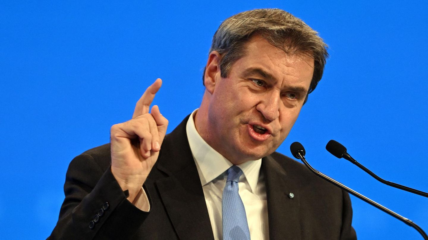 Markus Söder: “Unbelievable to warn against Corona and to allow smoking”