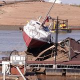 Nur noch ein Rinnsal ist der Mississippi in Memphis. Der Pegel liegt dort bereits im negativen Wert, Schifffahrt ist kaum noch möglich. Auch an dieser Marina liegen die meisten Boote schon auf Grund. 
