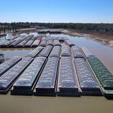 Frachtkähne auf dem Mississippi