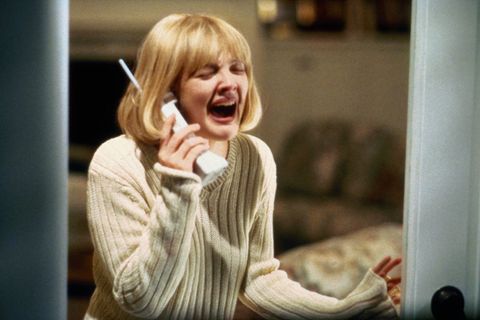 Casey (Drew Barrymore) schreit am Telefon