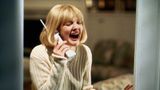 Casey (Drew Barrymore) schreit am Telefon