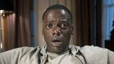 Get Out (2017)   Jordan Peeles mystischer und satirischer Horrorfilm thematisiert auch mit Humor Rassismus und Rassenpolitik in den USA. Dieser mit einem Oscar ausgezeichnete Film erzählt die Geschichte eines jungen Fotografen, der eine Reise unternimmt, um die Eltern seiner neuen Freundin zu treffen. Dort stellt er fest, dass diese scheinbar wohlmeinenden weißen Liberalen bei weitem nicht so harmlos sind, wie er zunächst annimmt.