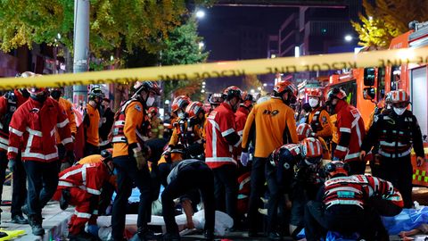 Rettungskräfte am Einsatzort in Seoul