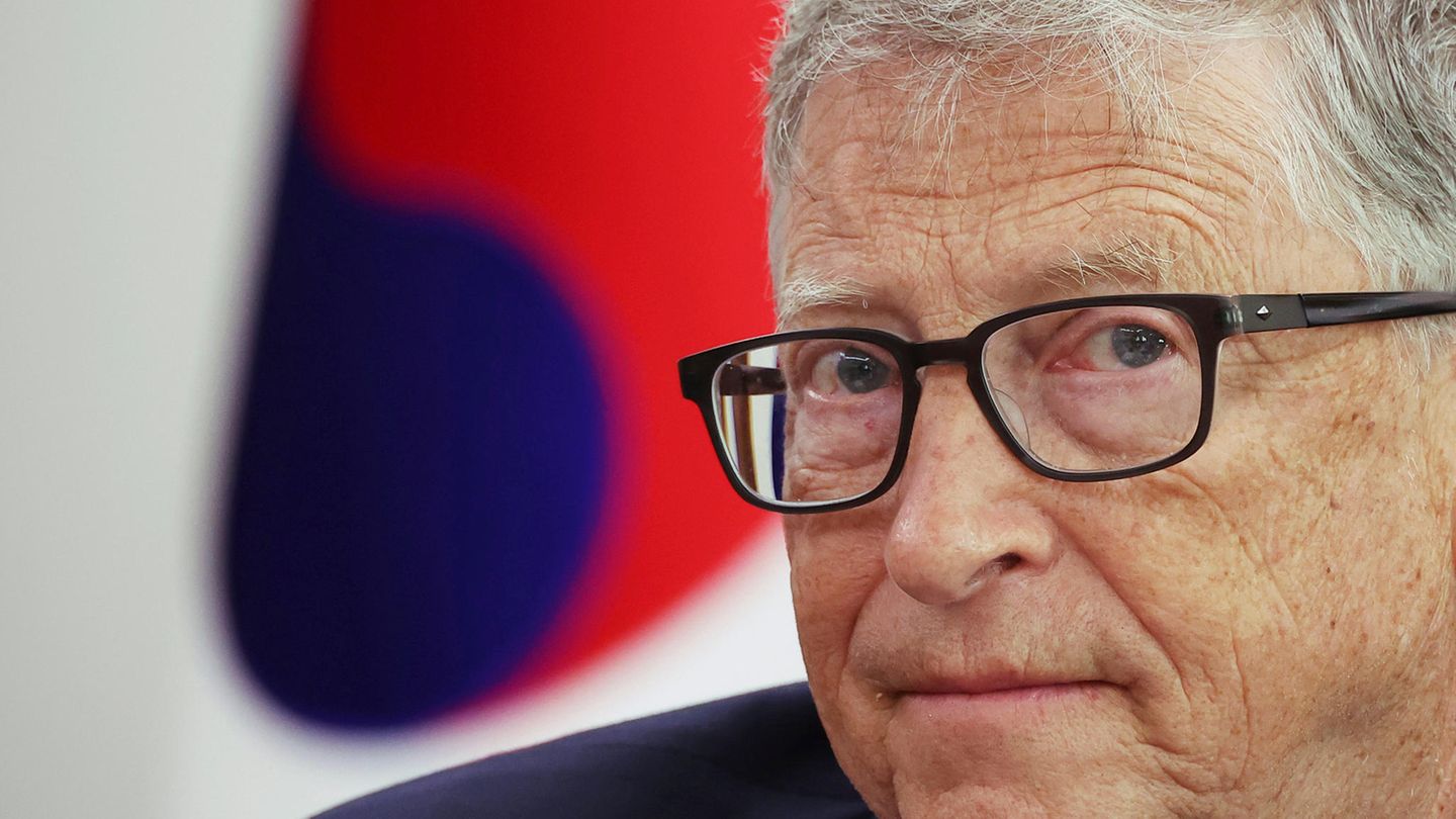 Bill Gates besitzt immer noch Anteile von Microsoft. Sein Vermögen schrumpfte in diesem Jahr um rund 27 Milliarden Dollar auf rund 111 Milliarden Dollar.