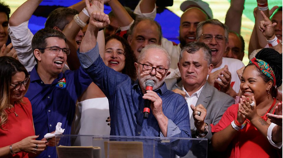 Brasiliens neuer Präsident Lula feiert seinen Wahlsieg