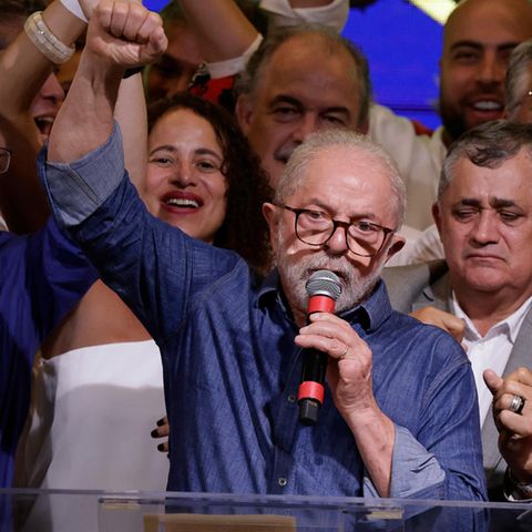Brasiliens neuer Präsident Lula feiert seinen Wahlsieg