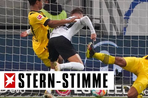 Jesper Lindstrøm (Eintracht Frankfurt) versucht an den Ball zu kommen und das Tor zu erzielen