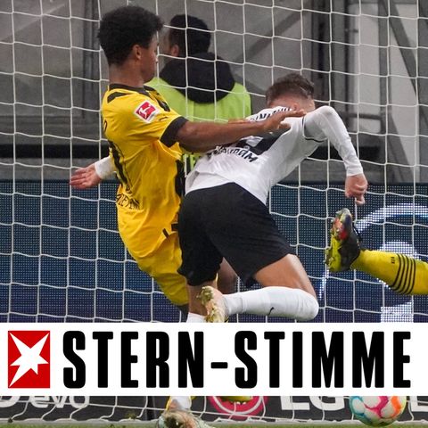 Jesper Lindstrøm (Eintracht Frankfurt) versucht an den Ball zu kommen und das Tor zu erzielen