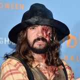 Sänger Tom Kaulitz als gruseliger Fischer verkleidet.