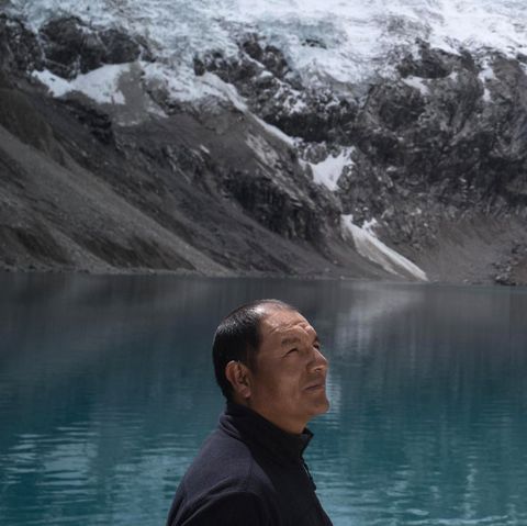 Saúl Lliuya in front of Lake Palcacocococha 
