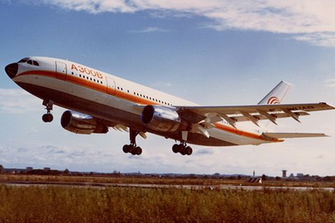Das Archivbild zeigt den ersten Airbus A300 bei seinem Jungfernflug am 28. Oktober 1972