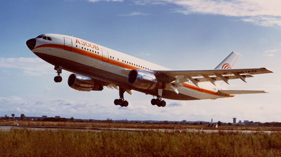 Das Archivbild zeigt den ersten Airbus A300 bei seinem Jungfernflug am 28. Oktober 1972