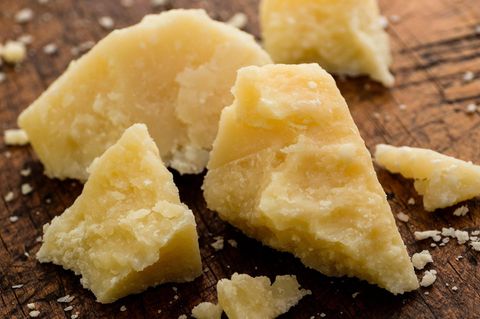 Zerbröckelter Parmesan