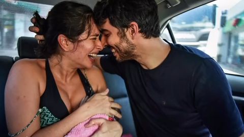 Magischer Moment: Video von Geburt im Auto geht