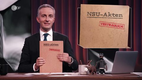 Jan Böhmermann bei der Präsentation der NSU-Akten