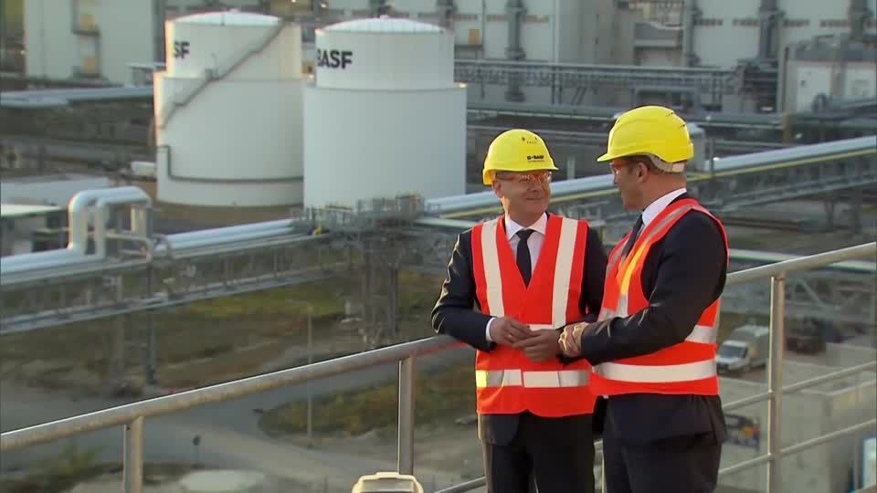 Video: Scholz - Neue Gaskraftwerke werden gleich "Wasserstoff-ready" gebaut Video: Scholz - Neue Gaskraftwerke werden gleich "Wasserstoff-ready" gebaut