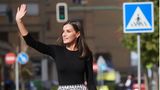 2. November 2022  Mode-Queen Letizia von Spanien mit Loch im Rock  Königin Letizia von Spanien gehört zu den bestangezogenen Royals weltweit. Umso verwunderlicher ihr neuester Look. Denn zu einem Film-Festival in Navarra erscheint die 50-Jährige in einem schwarzen Langarm-Shirt und einem Midi-Rock mit Vichy-Muster. Schön dezent – könnte man meinen. Doch bei den großen Schritten der Königin offenbart sich, dass der Rock von H&M über ein großes Loch verfügt, das das Knie der Königin zeigt. Auf den Bildern des Modehauses ist das Hingucker-Detail ebenfalls zu sehen, also keine spezielle Änderung für die Königin. Im Netz zeigen sich die Royal-Fans teils begeistert, teils entsetzt. Eins bleibt die Fashion-Queen einmal mehr: im Gespräch.
