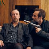 Am Ende nimmt die letzte Folge noch eine gefährliche Wendung: Ivan holt seine Knarre raus und bedroht Manni. Nicht alle Anwesenden - so viel sei verraten - werden diese Therapiesitzung überleben. Und trotz aller Dramatik werden auch diese Szenen von einer tiefen Komik getragen. Über allem schwebt der Geist tiefschwarzen Humors, der das Aufkommen jeglicher Schwere verhindert. So bleibt auch die zweite Staffel dieser Impro-Serie ein großes Vergnügen.  Die zweite Staffel von "Kranitz - Bei Trennung Geld zurück" ist ab dem 30. November mittwochs im NDR zu sehen. Alle Folgen stehen ab dem 25. November in der ARD Mediathek bereit.