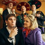 Folge 2: "Der Junge hat Triebstau"  Diesmal bekommt es Klaus Kranitz mit einer ungewöhnlichen Paar-Beziehung zu tun: Mutter Astrid (Laura Tonke) kommt mit ihrem Sohn Mike (Yannik Heckmann, vorne l.) in die Praxis. Der junge Mann leidet seit einiger Zeit unter Appetitlosigkeit. Kranitz tippt auf Triebstau. Leider ist die Frau seiner Träume ausgerechnet seine eigene Mutter. Der Therapeut greift tief in die Trickkiste, um die beiden auseinanderzubringen.