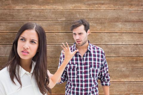 Ein Mann und eine Frau im Streit