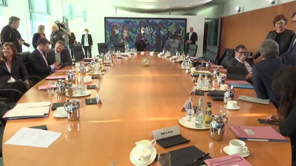 Video: Sitzung des Bundeskabinetts im Kanzleramt: In den vergangenen Jahren haben die Ausgaben der Bundesministerien für externe Berater zugenommen Sitzung des Bundeskabinetts im Kanzleramt: In den vergangenen Jahren haben die Ausgaben der Bundesministerien für externe Berater zugenommen