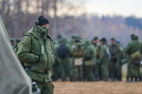 In Russland dauert die Mobilmachung an. Frisch eingezogene Soldaten bei der Vorbereitung für die Front.