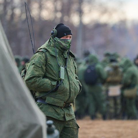 In Russland dauert die Mobilmachung an. Frisch eingezogene Soldaten bei der Vorbereitung für die Front.