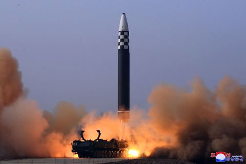 Nordkorea feuert ballsitische Rakete ab