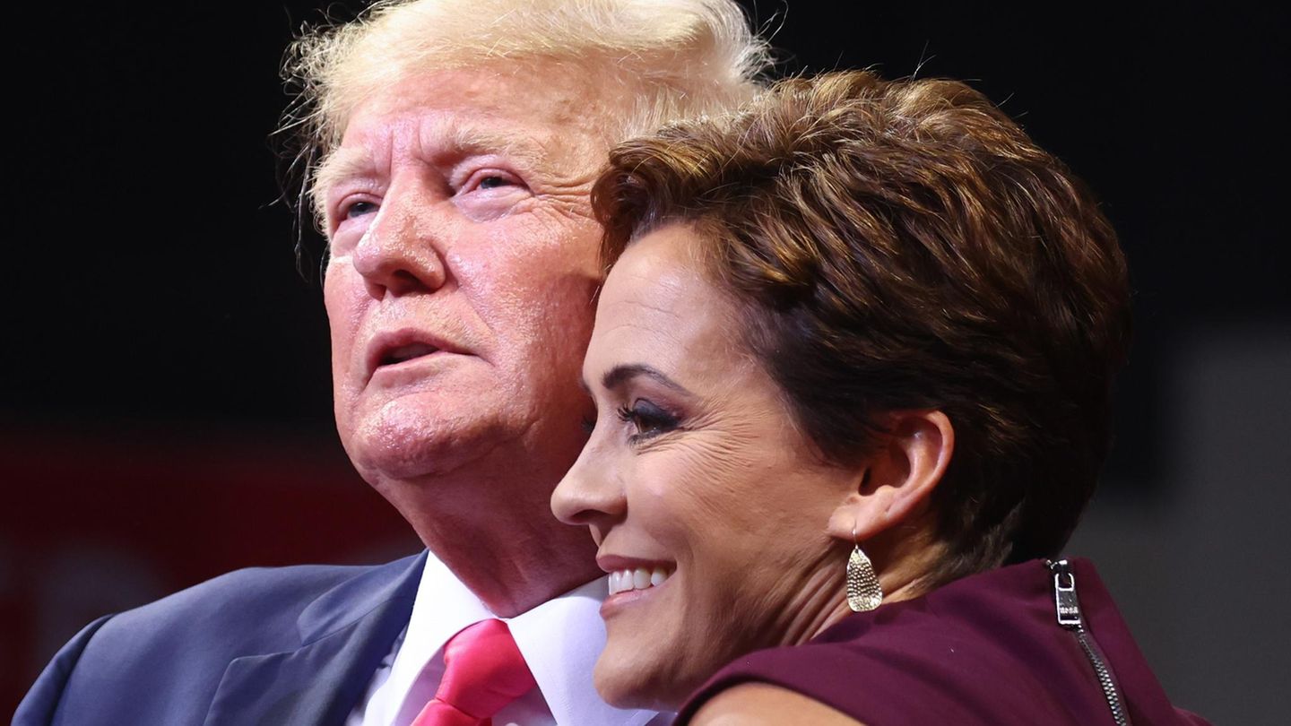 Ex-US-Präsident Donald Trump und Kandidatin Kari Lake