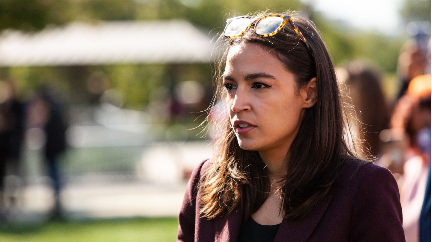 Alexandra Ocasio-Cortez vs. Elon Musk