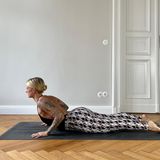 Jelena Lieberberg in der Kobra-Position