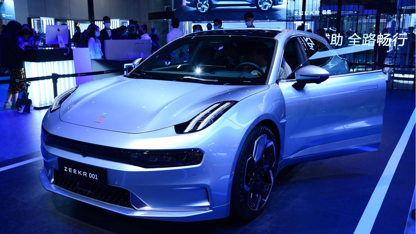 Der Zeekr 001 ist auf der internationalen Automesse Auto Shanghai, China ausgestellt