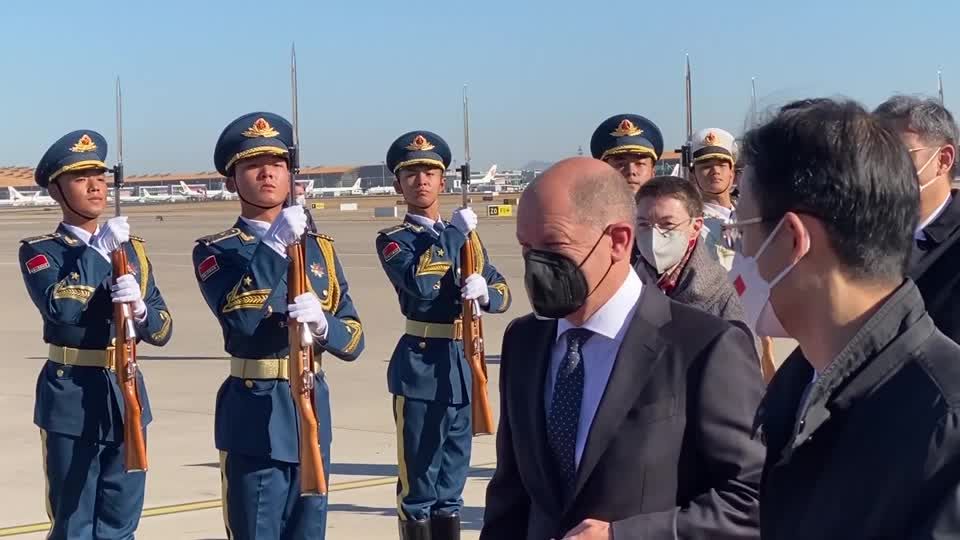 Video: Scholz trifft zu eintägigem China-Besuch in Peking ein