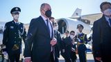 Olaf Scholz (SPD) reist erstmalig in seiner Rolle als Bundeskanzler nach China. Hier bei der Ankunft am Flughafen Peking. 