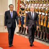 Li Keqiang empfängt Olaf Scholz mit militärischen Ehren