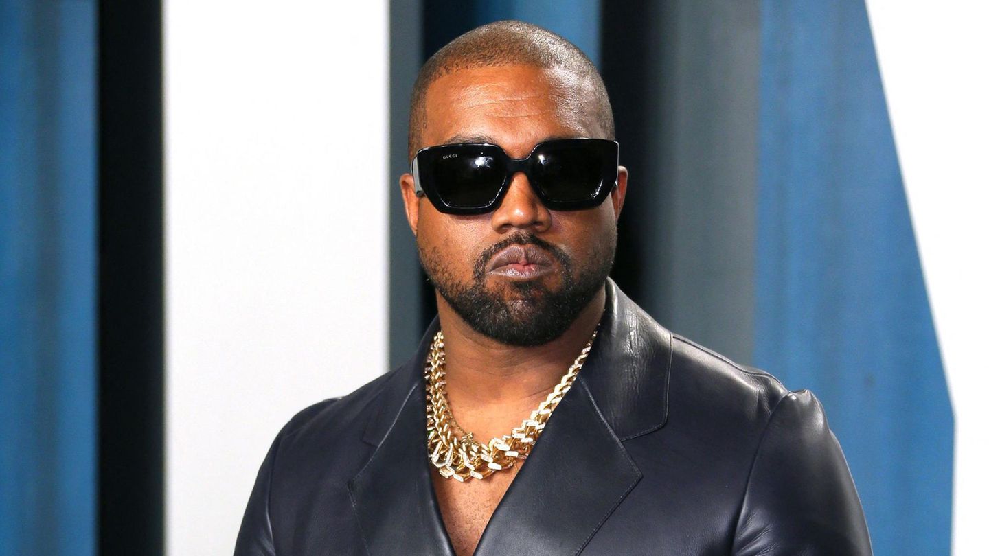 Kanye West is back on Twitter and slamming personal trainers