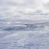 Blick auf das Dorf im Eis