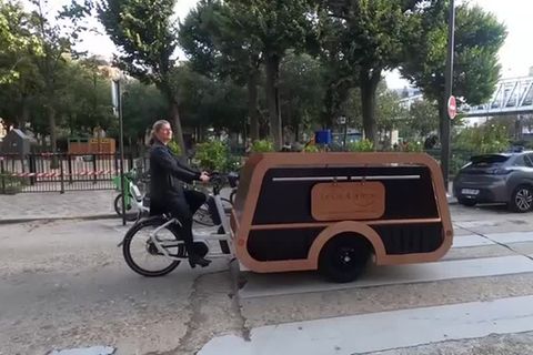 Video: Diese Bestatterin hat einen Fahrrad-Leichenwagen konstruiert