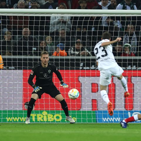 Jonas Hofmann trifft m Freitagabendspiel der Fußball-Bundesliga zwischen Borussia Mönchengladbach und VfB Stuttgart zum 1:0