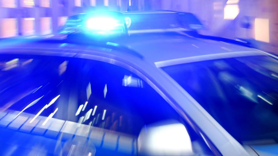 Die Polizei in Kiel ermittelt nach einer Messerattacke vor einer Bar (Symbolbild)