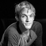 Schwarzweiß Porträt von Aaron Carter