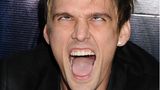 Aaron Carter zieht bei einer Filmpremiere Grimassen