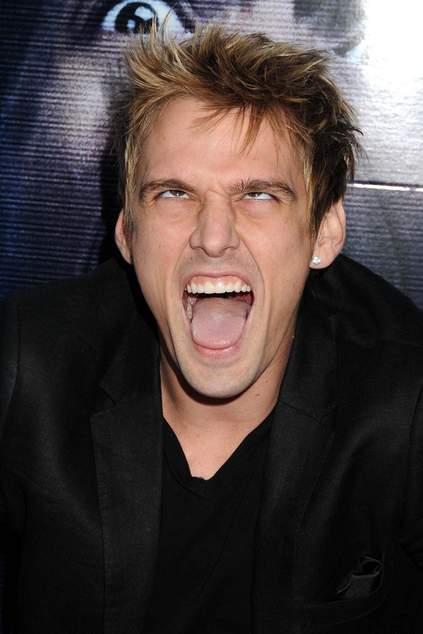 Aaron Carter zieht bei einer Filmpremiere Grimassen