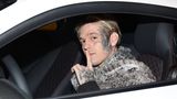 Aaron Carter in einem Auto