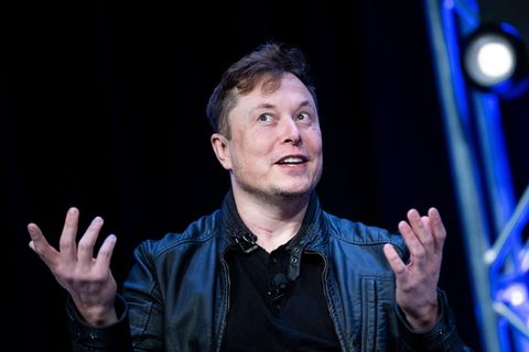 Elon Musk hat erst seit wenigen Tagen Twitter offiziell übernommen – und schon für einige Schlagzeilen gesorgt