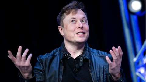 Elon Musk hat erst seit wenigen Tagen Twitter offiziell übernommen – und schon für einige Schlagzeilen gesorgt